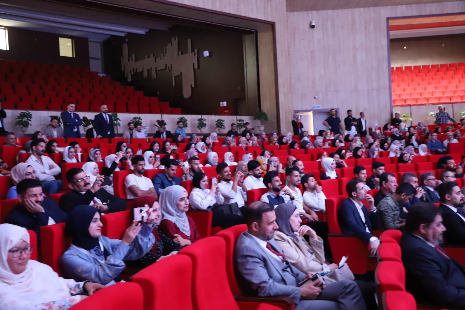 Audience in the dialogue session